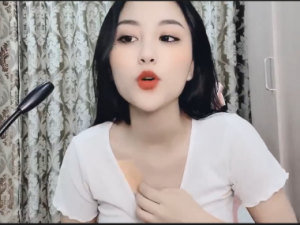 Ngắm nữ sinh kaa mii tóp tóp show hàng mông lồn