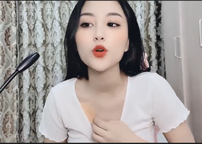 Ngắm nữ sinh kaa mii tóp tóp show hàng mông lồn